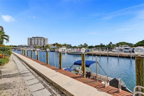 Condo in North Miami, Florida, 1 bedroom  № 1960007 - photo 10