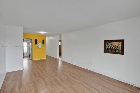 Condo in North Miami, Florida, 1 bedroom  № 1960007 - photo 21