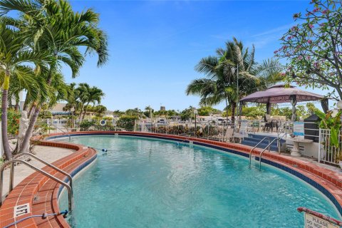 Condo in North Miami, Florida, 1 bedroom  № 1960007 - photo 30