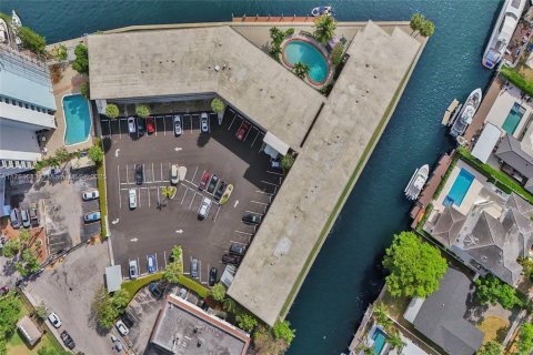 Condo in North Miami, Florida, 1 bedroom  № 1960007 - photo 5