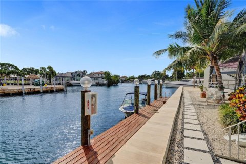 Condo in North Miami, Florida, 1 bedroom  № 1960007 - photo 11