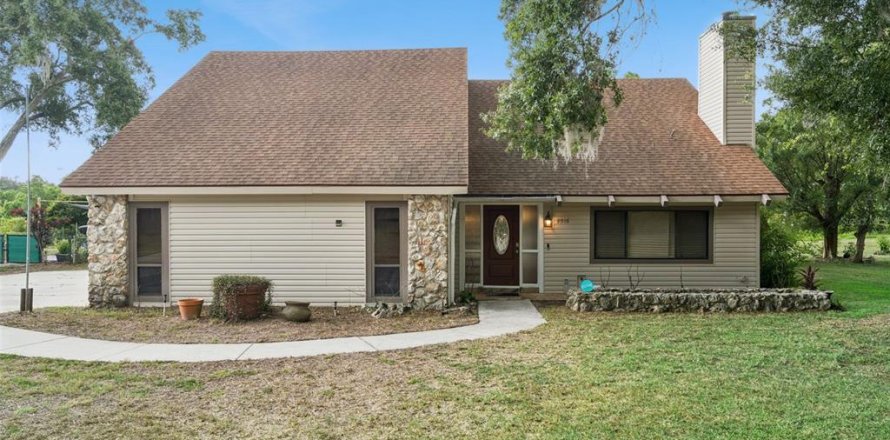 House in Leesburg, Florida 3 bedrooms, 231.88 sq.m. № 2204698