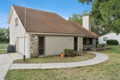 House in Leesburg, Florida 3 bedrooms, 231.88 sq.m. № 2204698 - photo 3
