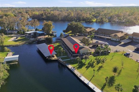 Condominio en Astor, Florida, 2 dormitorios  № 2145025