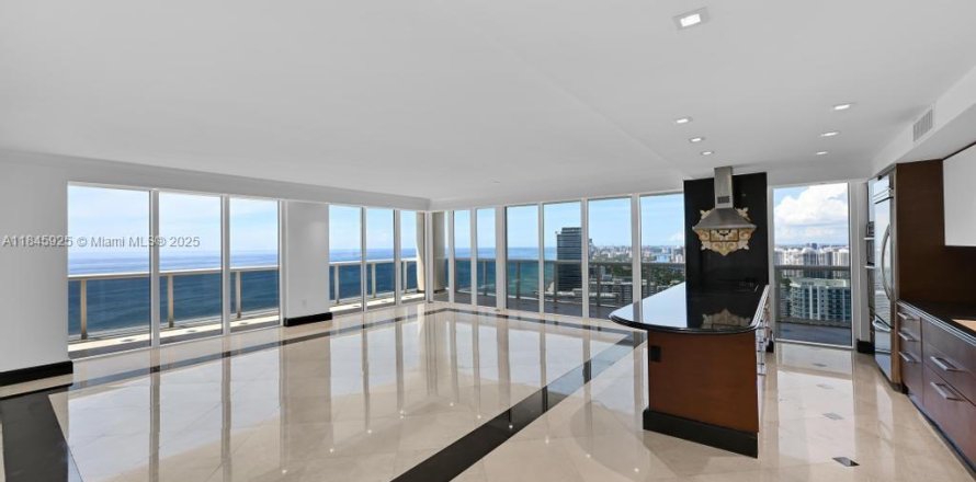 Condo à Hallandale Beach, Floride, 3 chambres № 1888942