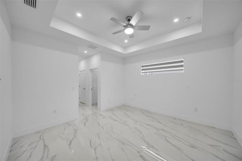 House in Cape Coral, Florida 3 bedrooms, 159.51 sq.m. № 1602349 - photo 16