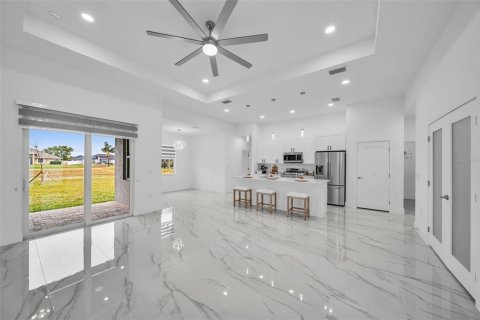 House in Cape Coral, Florida 3 bedrooms, 159.51 sq.m. № 1602349 - photo 4