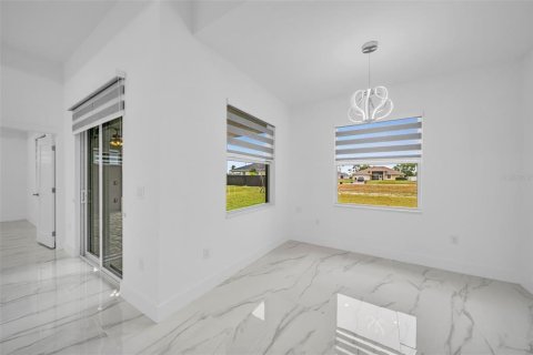 House in Cape Coral, Florida 3 bedrooms, 159.51 sq.m. № 1602349 - photo 12
