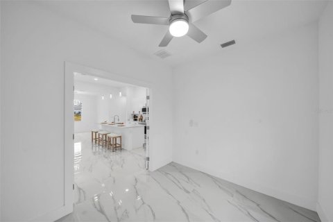 House in Cape Coral, Florida 3 bedrooms, 159.51 sq.m. № 1602349 - photo 14