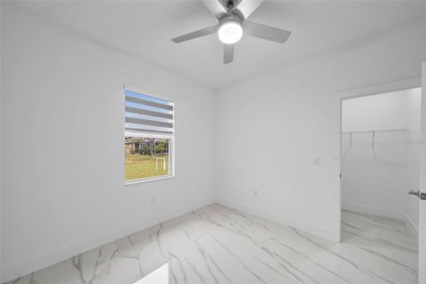 House in Cape Coral, Florida 3 bedrooms, 159.51 sq.m. № 1602349 - photo 26