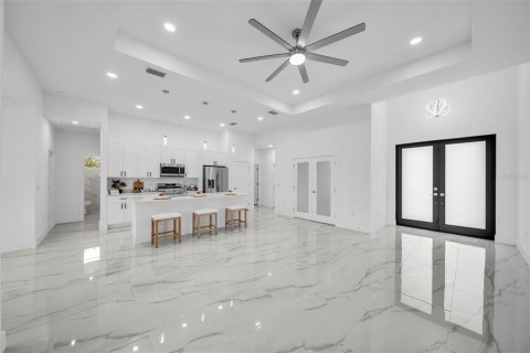 House in Cape Coral, Florida 3 bedrooms, 159.51 sq.m. № 1602349 - photo 5