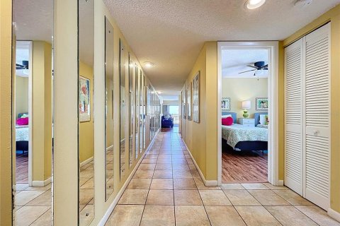 Copropriété à vendre à Treasure Island, Floride: 2 chambres, 103.59 m2 № 1542577 - photo 24