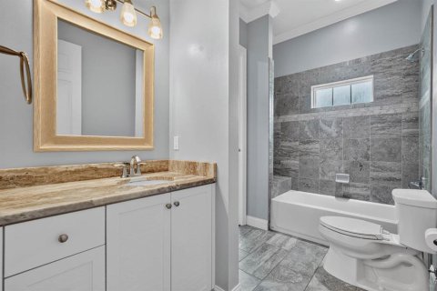 Villa ou maison à vendre à New Smyrna Beach, Floride: 5 chambres, 280.29 m2 № 2351576 - photo 30