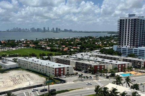 Condo in North Bay Village, Florida, 1 bedroom № 2170501 - photo 4