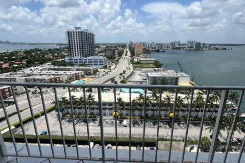 Condo in North Bay Village, Florida, 1 bedroom № 2170501 - photo 8