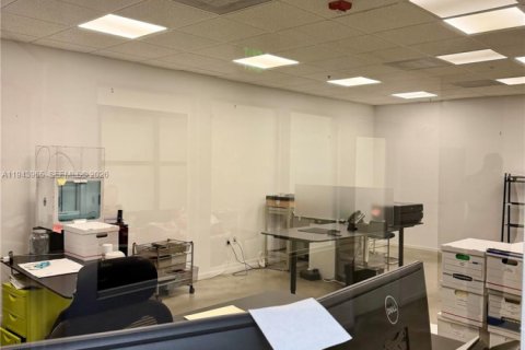 Купить коммерческую недвижимость в Майами, Флорида № 2000348 - фото 5