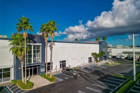 Propiedad comercial en Miami, Florida № 2000348