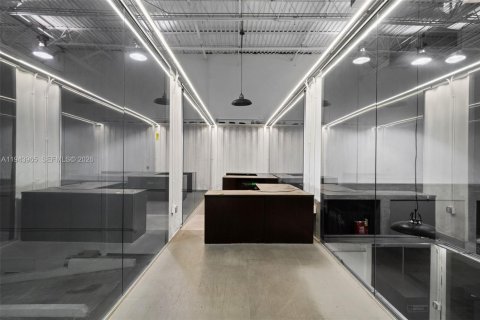 Купить коммерческую недвижимость в Майами, Флорида № 2000348 - фото 21