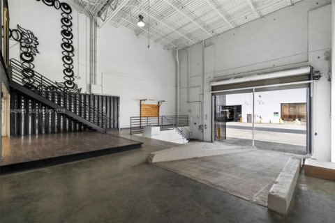 Купить коммерческую недвижимость в Майами, Флорида № 2000348 - фото 8