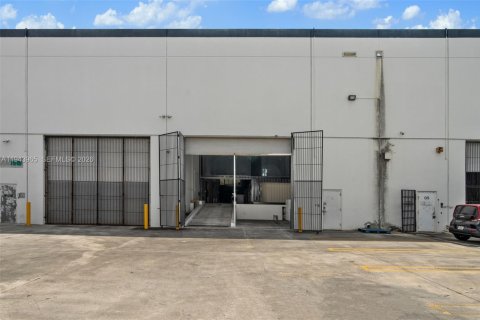 Купить коммерческую недвижимость в Майами, Флорида № 2000348 - фото 9