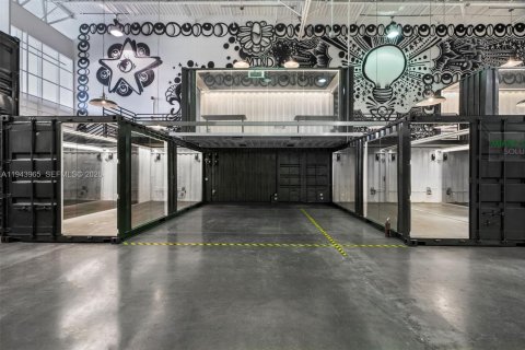 Купить коммерческую недвижимость в Майами, Флорида № 2000348 - фото 17