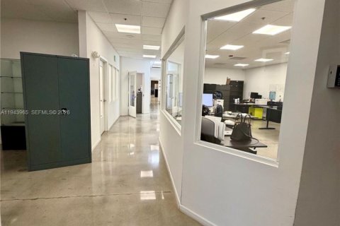 Купить коммерческую недвижимость в Майами, Флорида № 2000348 - фото 4