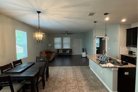 House in New Port Richey, Florida 5 bedrooms, 231.51 sq.m. № 2157833 - photo 13