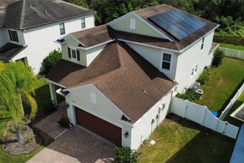 House in New Port Richey, Florida 5 bedrooms, 231.51 sq.m. № 2157833 - photo 3