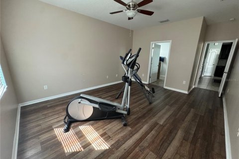 House in New Port Richey, Florida 5 bedrooms, 231.51 sq.m. № 2157833 - photo 20
