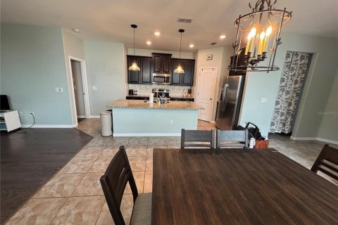 House in New Port Richey, Florida 5 bedrooms, 231.51 sq.m. № 2157833 - photo 14