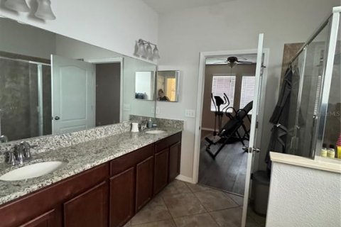 House in New Port Richey, Florida 5 bedrooms, 231.51 sq.m. № 2157833 - photo 23