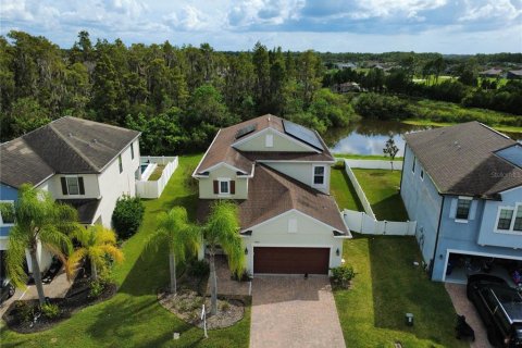 House in New Port Richey, Florida 5 bedrooms, 231.51 sq.m. № 2157833 - photo 2
