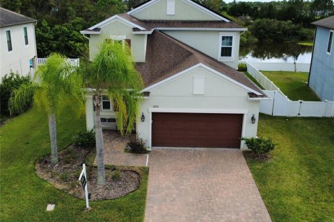 House in New Port Richey, Florida 5 bedrooms, 231.51 sq.m. № 2157833
