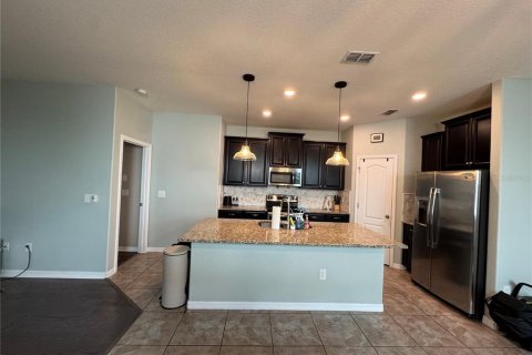 House in New Port Richey, Florida 5 bedrooms, 231.51 sq.m. № 2157833 - photo 12