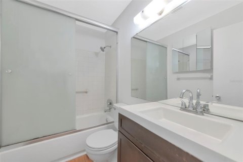 Condo in Venice, Florida, 2 bedrooms  № 1625341 - photo 21