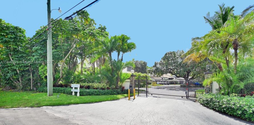 Casa en Miami, Florida 4 dormitorios, 185.25 m2 № 1848307
