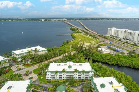 Copropriété à vendre à Port Charlotte, Floride: 3 chambres, 163.42 m2 № 1832565 - photo 3