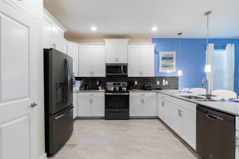House in Davenport, Florida 8 bedrooms, 363.15 sq.m. № 1447461 - photo 4