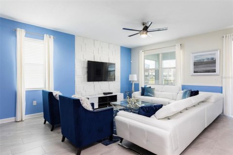 House in Davenport, Florida 8 bedrooms, 363.15 sq.m. № 1447461 - photo 6