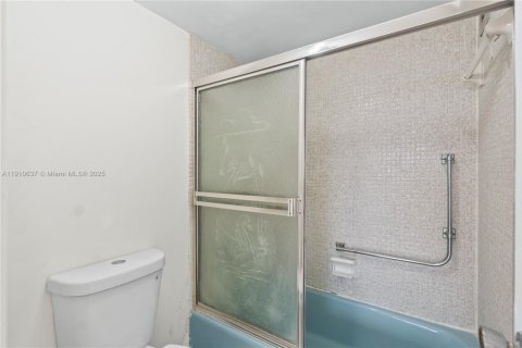 Купить кондоминиум в Майами, Флорида 2 спальни, 105.91м2, № 1965912 - фото 22