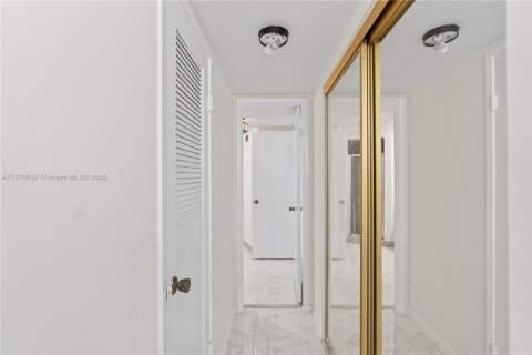 Купить кондоминиум в Майами, Флорида 2 спальни, 105.91м2, № 1965912 - фото 21