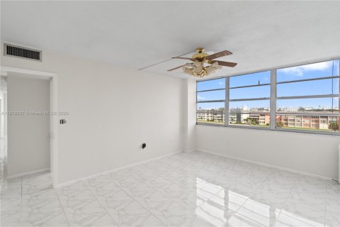 Купить кондоминиум в Майами, Флорида 2 спальни, 105.91м2, № 1965912 - фото 17
