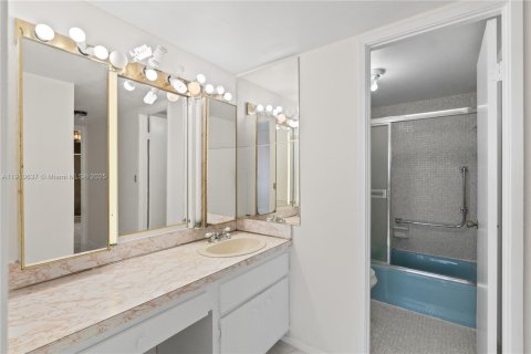 Купить кондоминиум в Майами, Флорида 2 спальни, 105.91м2, № 1965912 - фото 20