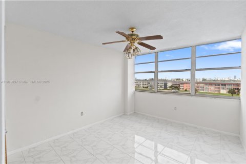 Купить кондоминиум в Майами, Флорида 2 спальни, 105.91м2, № 1965912 - фото 11