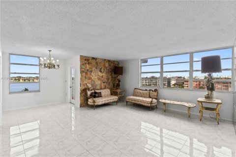 Купить кондоминиум в Майами, Флорида 2 спальни, 105.91м2, № 1965912 - фото 6