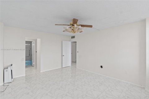 Купить кондоминиум в Майами, Флорида 2 спальни, 105.91м2, № 1965912 - фото 19