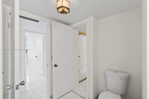 Купить кондоминиум в Майами, Флорида 2 спальни, 105.91м2, № 1965912 - фото 23