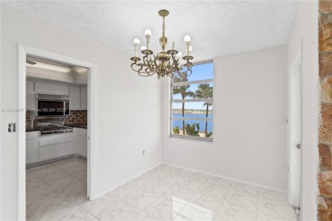 Купить кондоминиум в Майами, Флорида 2 спальни, 105.91м2, № 1965912 - фото 7