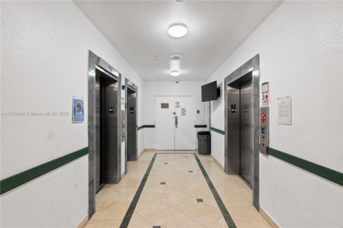 Купить кондоминиум в Майами, Флорида 2 спальни, 105.91м2, № 1965912 - фото 29