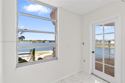 Купить кондоминиум в Майами, Флорида 2 спальни, 105.91м2, № 1965912 - фото 9